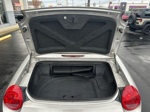 Used 2005 Ford Thunderbird image 31