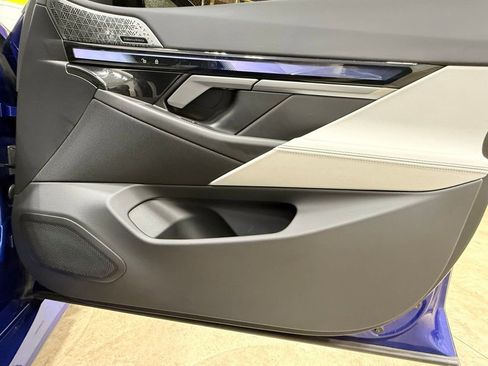 Used 2025 BMW M5 w/ Executive Package image 50