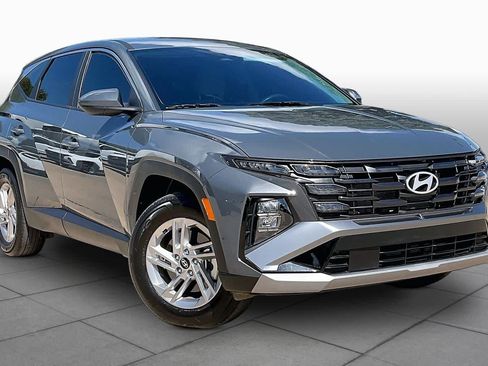 Used 2025 Hyundai Tucson SE FWD image 3