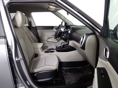 Used 2025 Kia Soul LX w/ LX Technology Package image 42