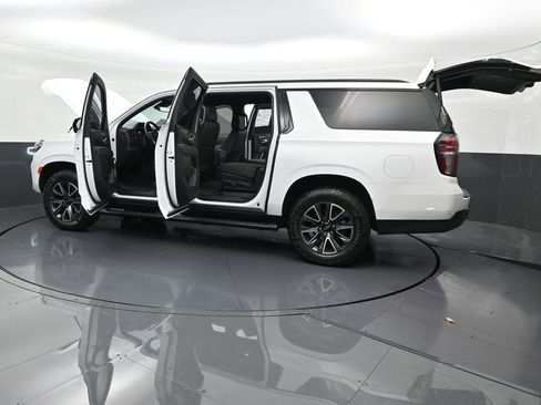 Used 2024 Chevrolet Suburban Z71 w/ Luxury Package image 36