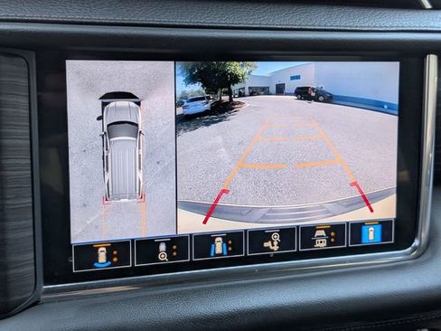 Used 2021 GMC Yukon Denali w/ Denali Premium Package image 21