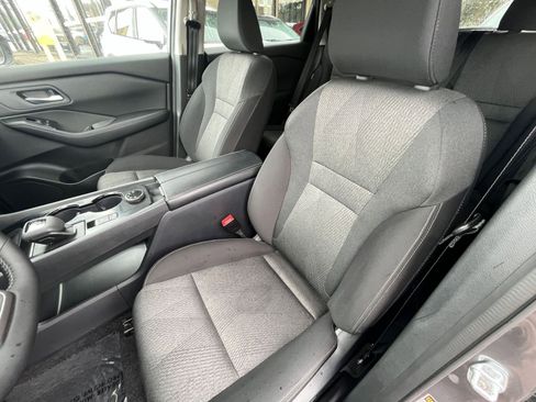 Used 2025 Nissan Rogue SV image 38