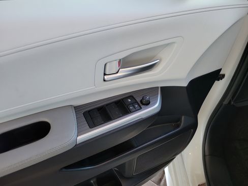 Used 2025 Toyota Sienna XLE image 11