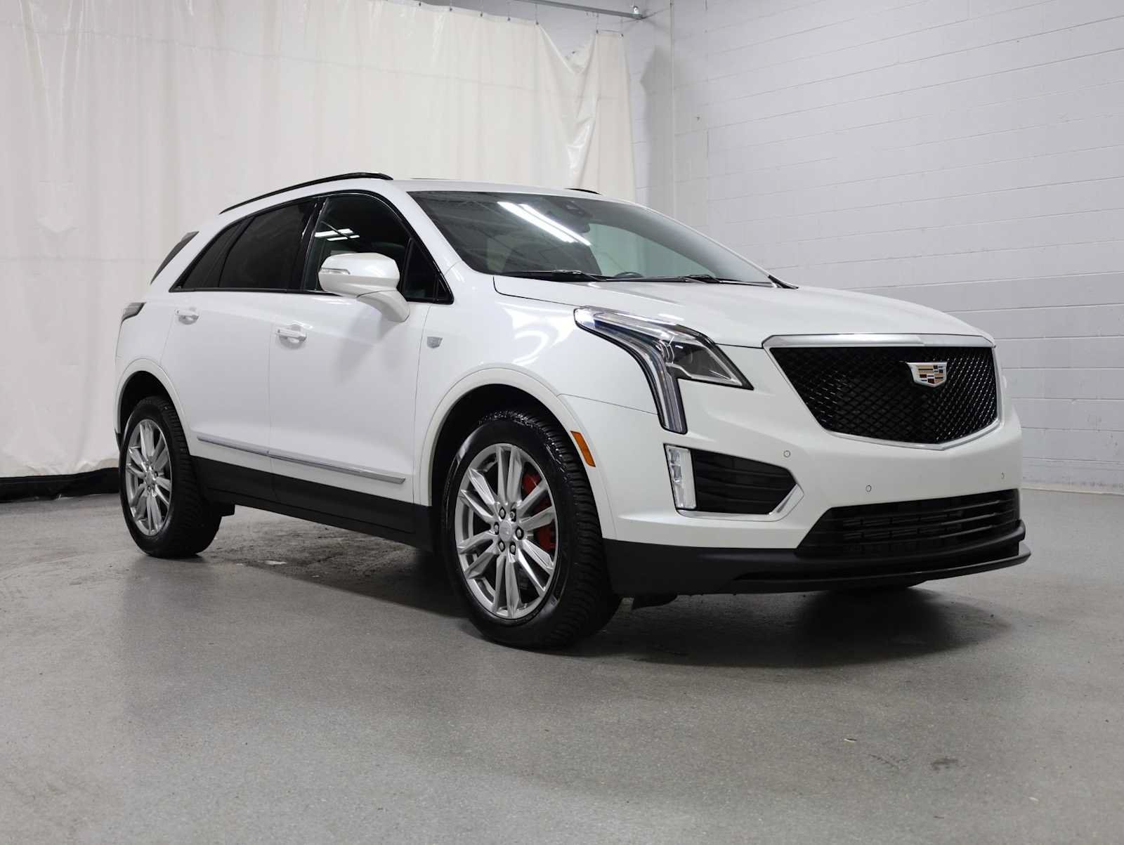 Used 2023 Cadillac XT5 Sportv w/ LPO, Floor Liner Package AWD/4WD image 13