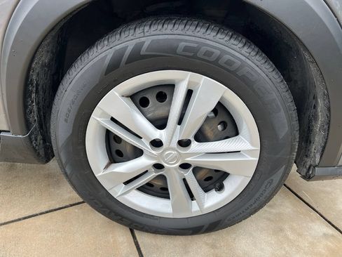 Used 2024 Nissan Kicks S FWD image 5