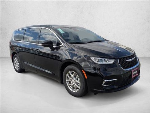 New 2026 Chrysler Pacifica Select FWD image 7
