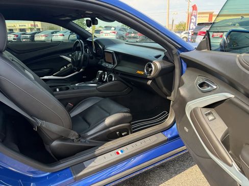 Used 2019 Chevrolet Camaro SS RWD image 8