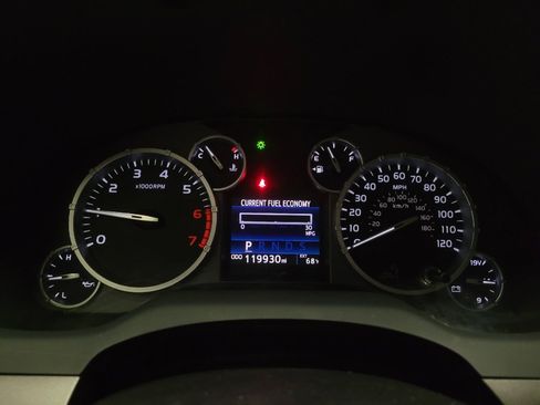 Used 2015 Toyota Tundra SR5 w/ SR5 Upgrade Package RWD image 23