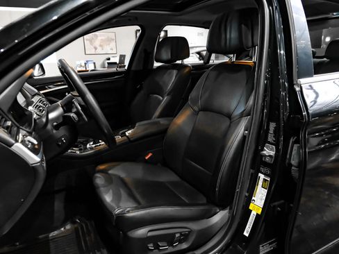 Used 2014 BMW 550i Sedan RWD image 40