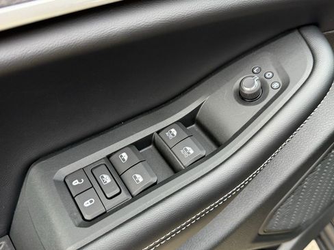 New 2025 Jeep Grand Cherokee Limited w/ Black Appearance Package image 14