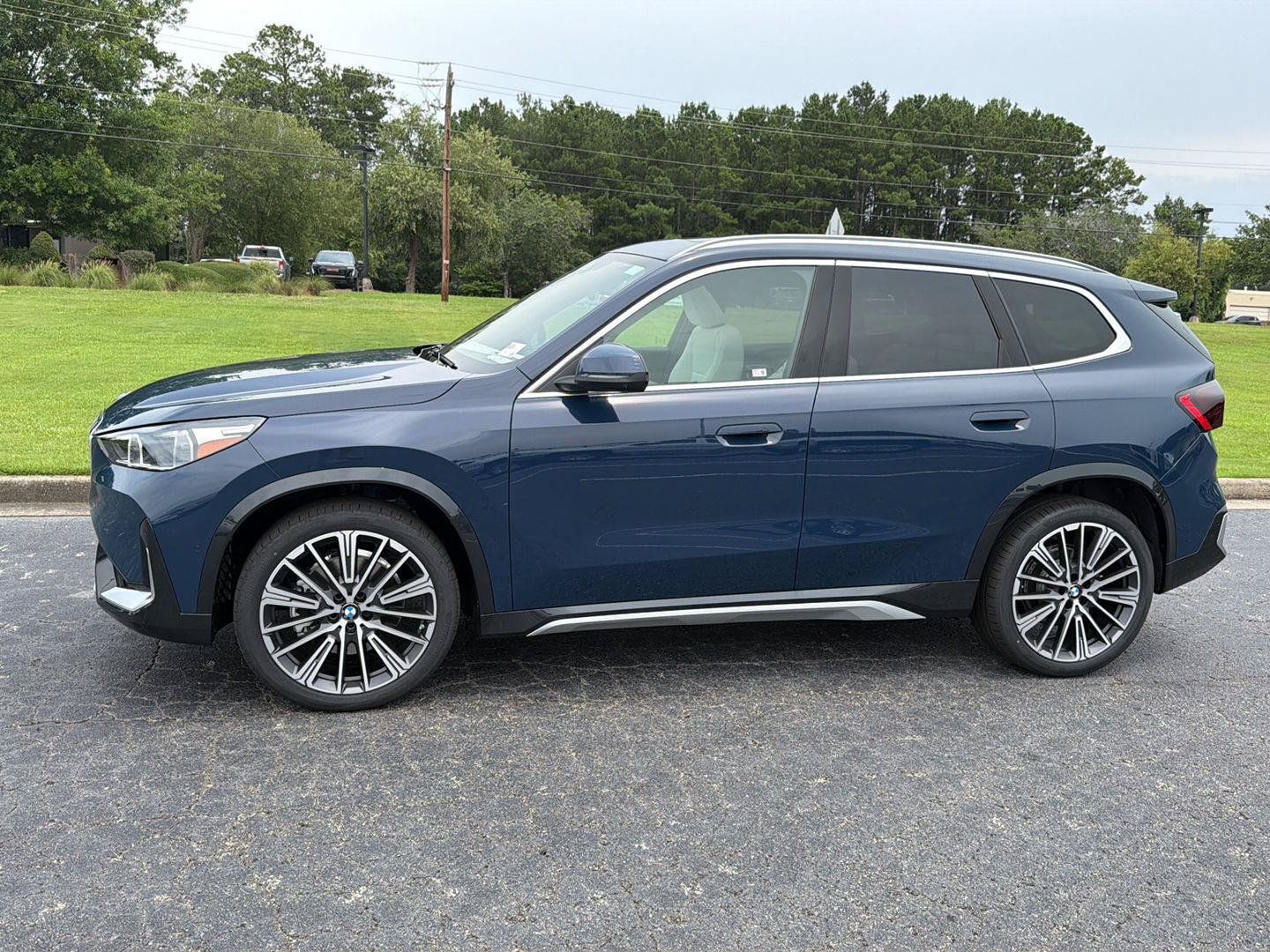 New 2026 BMW X1 xDrive28i w/ Technology Package AWD/4WD image 3