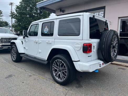 Used 2022 Jeep Wrangler Unlimited Sahara AWD/4WD image 2