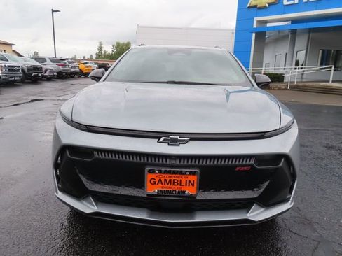 Used 2025 Chevrolet Equinox EV RS w/ Convenience Package II AWD/4WD image 2