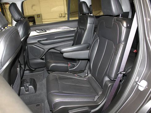 Certified 2023 Jeep Grand Cherokee L Limited AWD/4WD image 29