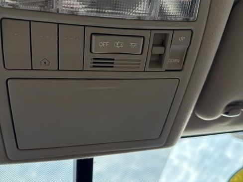 Used 2015 Toyota Venza Limited image 36