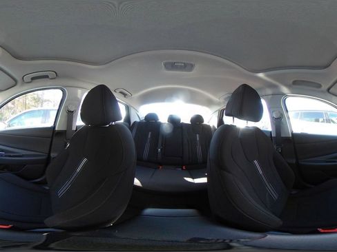 Used 2025 Hyundai Elantra SEL image 44