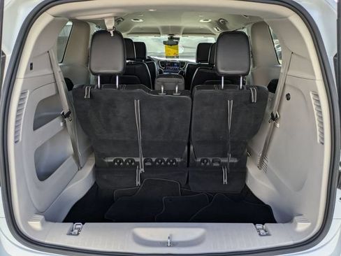 Used 2023 Chrysler Pacifica Touring-L FWD image 29