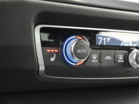 Used 2025 Audi Q3 2.0T Premium image 28