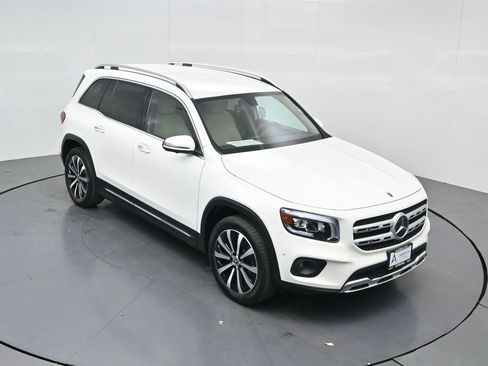 Used 2022 Mercedes-Benz GLB 250 image 30
