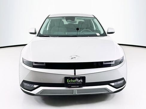 Used 2024 Hyundai Ioniq 5 SE image 2