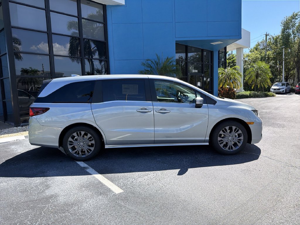 New 2027 Honda Odyssey Touring image 9