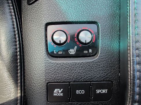Used 2014 Toyota Avalon XLE Premium FWD image 18