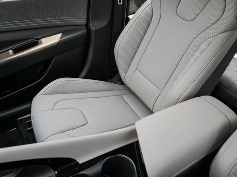 New 2026 Hyundai Elantra Limited FWD image 24