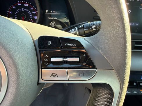 Used 2022 Hyundai Elantra SEL w/ Preferred Accessory Package FWD image 19