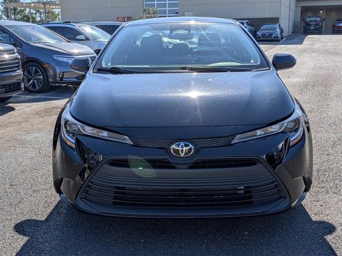 Used 2023 Toyota Corolla LE image 2