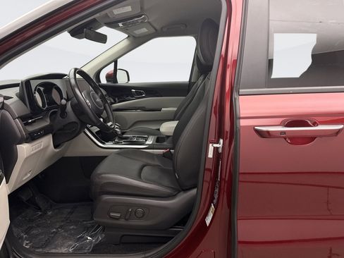 Used 2024 Kia Carnival EX image 11