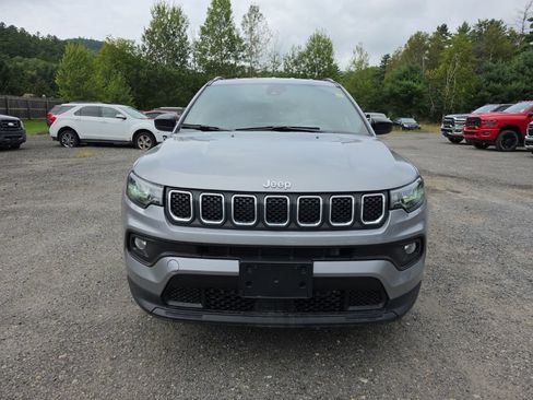 Used 2023 Jeep Compass Latitude AWD/4WD image 2