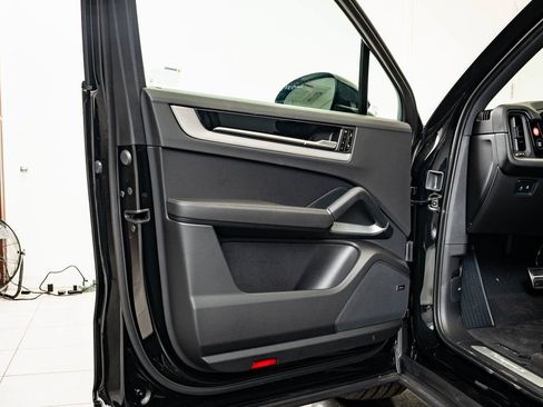New 2026 Porsche Cayenne S image 28