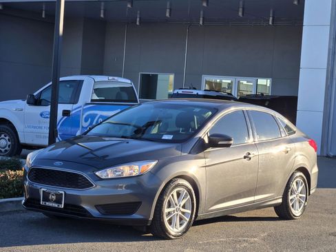 Used 2017 Ford Focus SE image 8