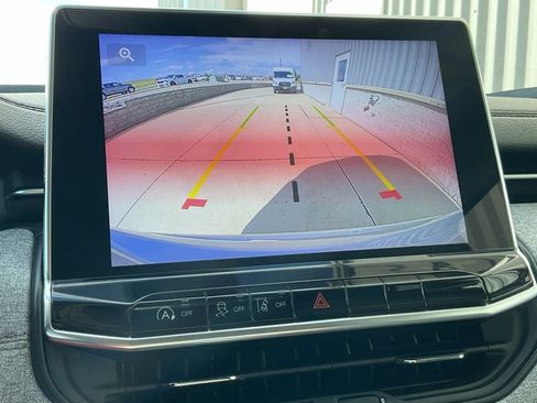 Used 2022 Jeep Compass Latitude image 22