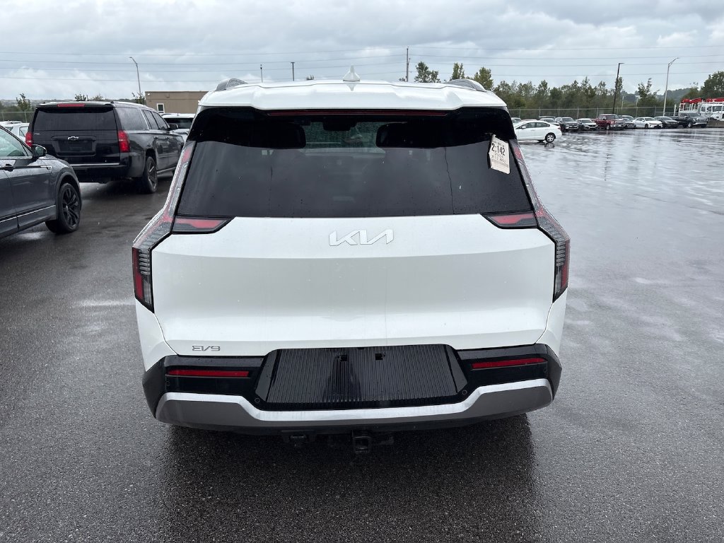 Used 2024 Kia EV9 Land w/ Towing Package AWD/4WD image 4