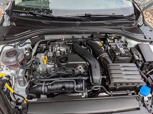 Certified 2023 Volkswagen Jetta SE w/ Panoramic Sunroof Package FWD image 10
