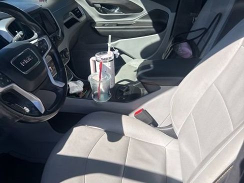 Used 2021 GMC Terrain SLT AWD/4WD image 2