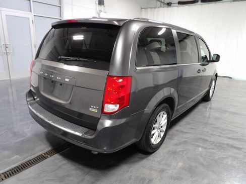 Used 2019 Dodge Grand Caravan SXT FWD image 4