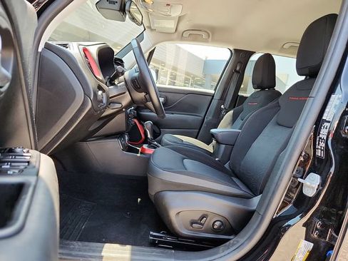 Used 2022 Jeep Renegade Trailhawk AWD/4WD image 8