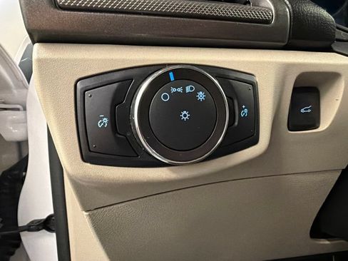Certified 2018 Ford Fusion SE w/ Fusion SE Technology Package FWD image 24