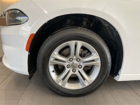 Used 2019 Dodge Charger SXT image 8