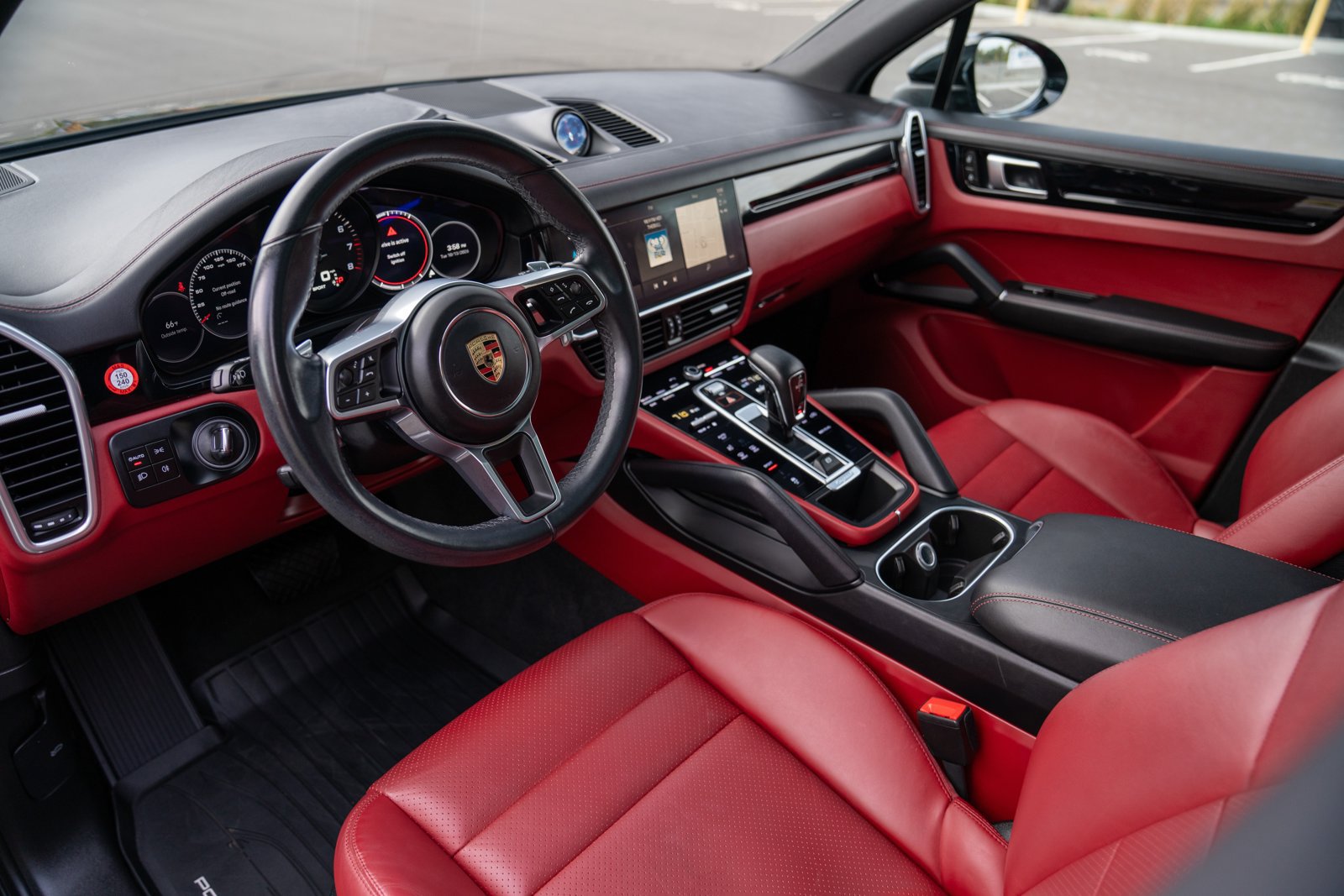 Certified 2023 Porsche Cayenne AWD/4WD image 4
