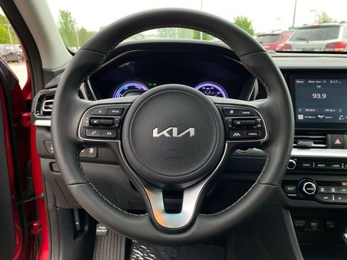 Used 2022 Kia Niro LXS image 13