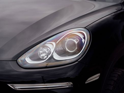 Used 2015 Porsche Cayenne Diesel AWD/4WD image 40