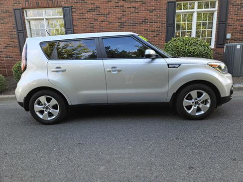 Used 2018 Kia Soul ! image 6