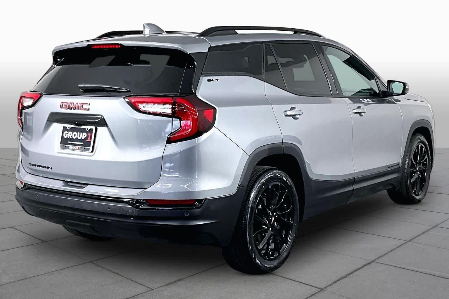 Used 2024 GMC Terrain SLT w/ Elevation Edition FWD image 11