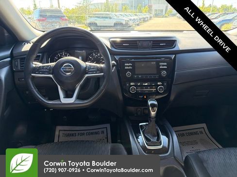 Used 2017 Nissan Rogue SV AWD/4WD image 24
