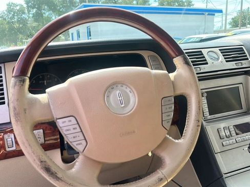 Used 2005 Lincoln Navigator Luxury AWD/4WD image 37