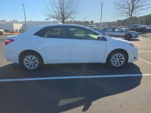 Used 2018 Toyota Corolla LE image 9